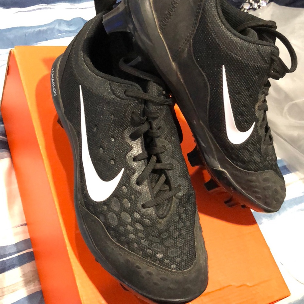 Soccer shoes